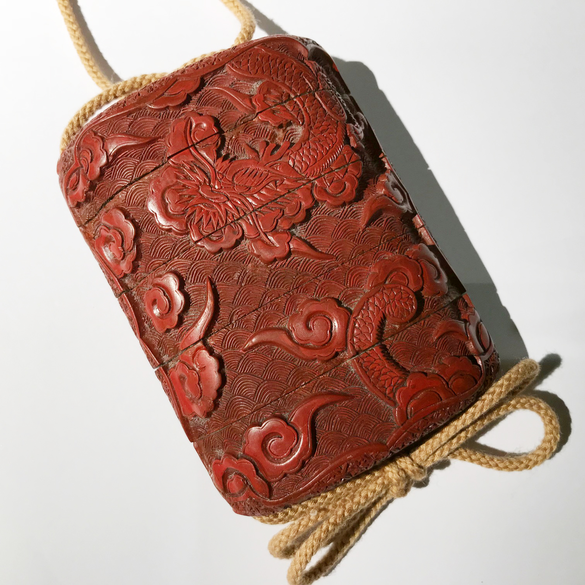 Vendu / Sold Inro en laque rouge tsuishu, Japon poque Edo