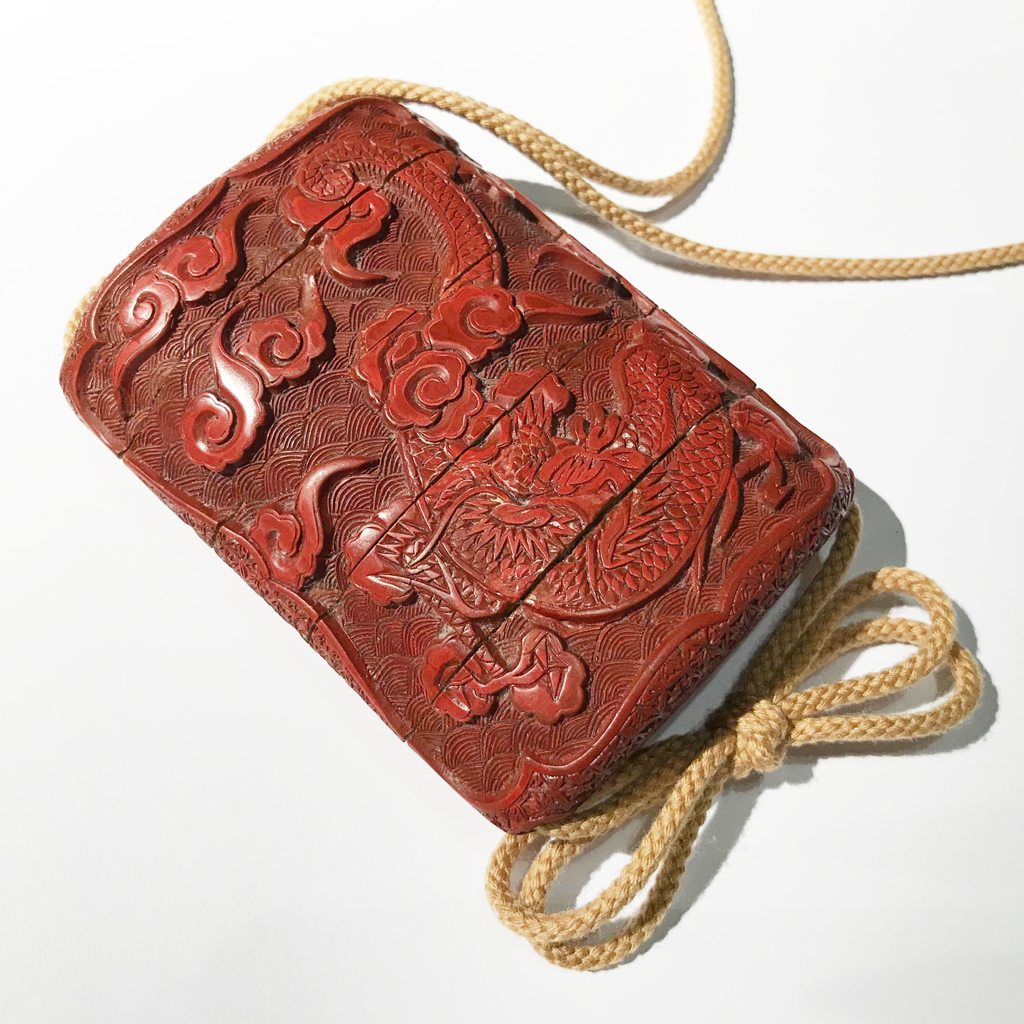 Vendu / Sold Inro en laque rouge tsuishu, Japon poque Edo