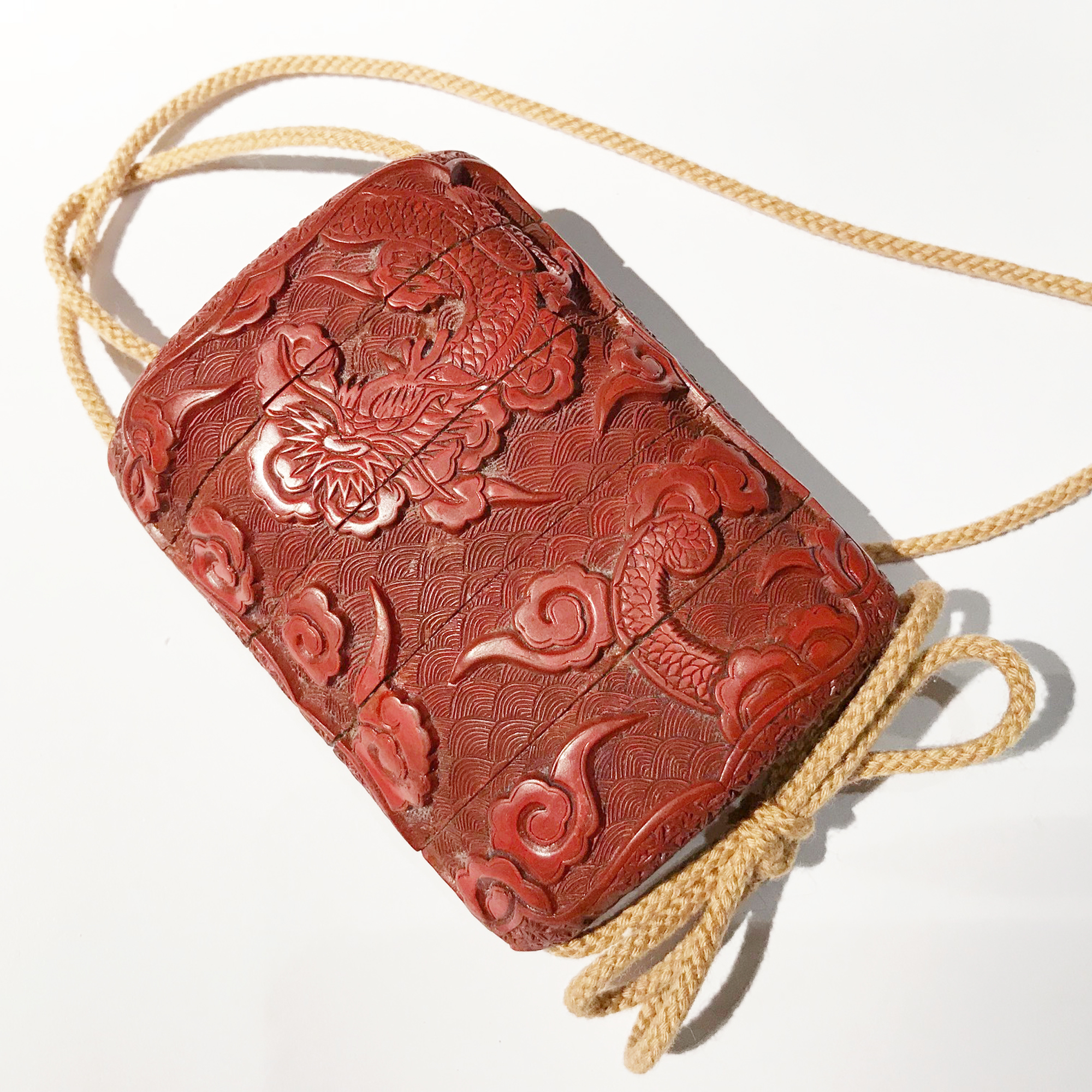 Vendu / Sold Inro en laque rouge tsuishu, Japon poque Edo