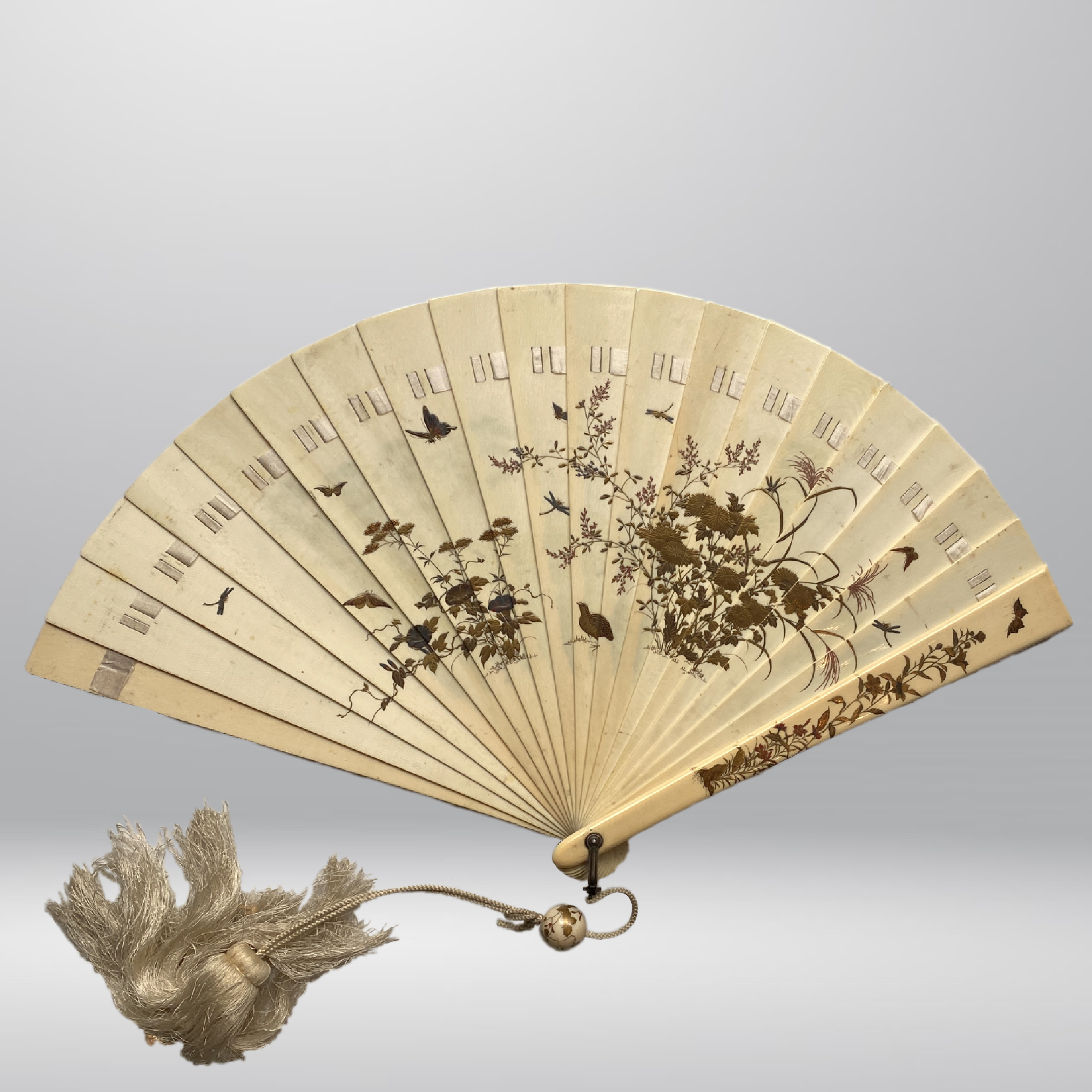Japon, ventail en ivoire, poque Meiji