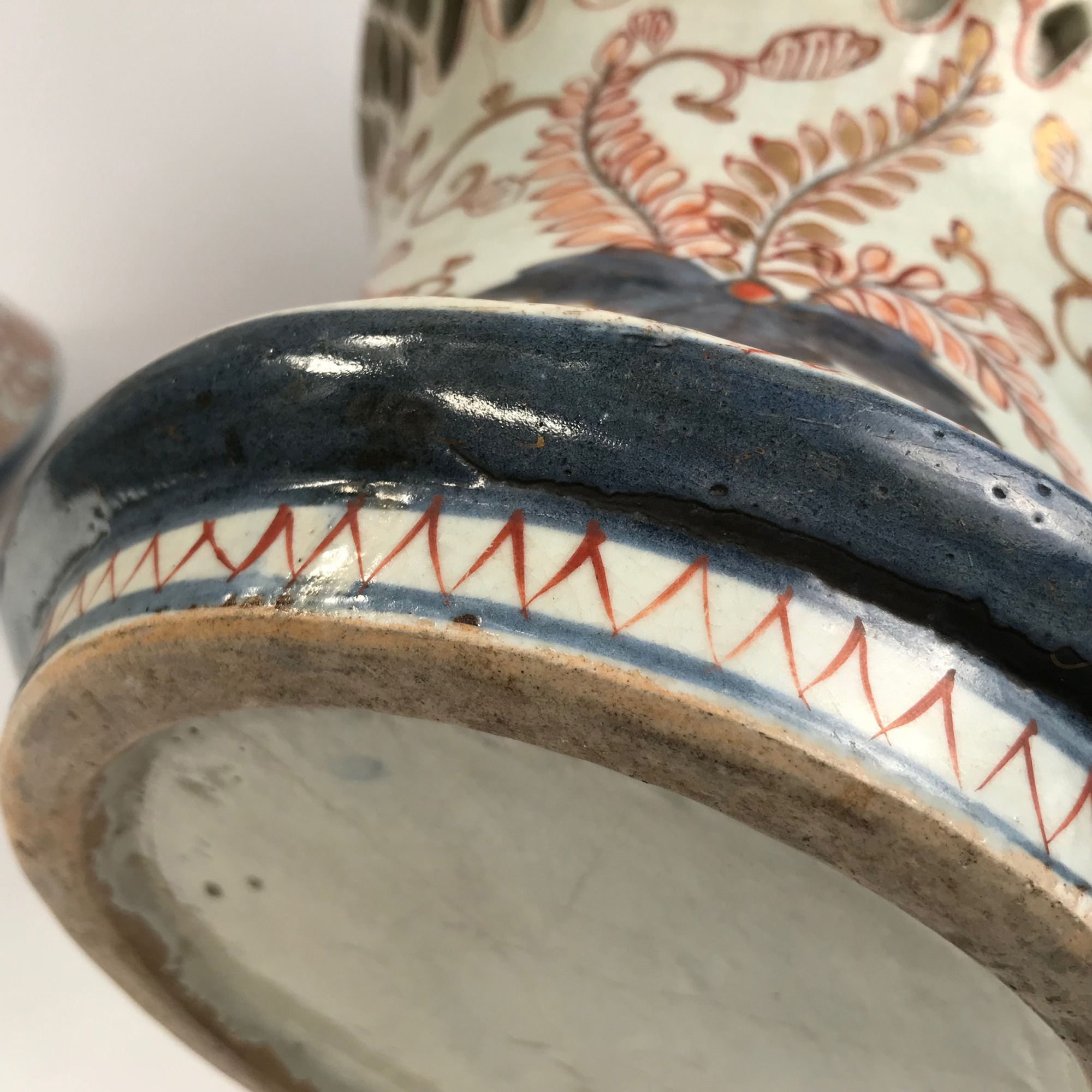 Vendu/Sold Paire de vases en porcelaine d'Arita, Japon époque Edo, circa 1664-1700