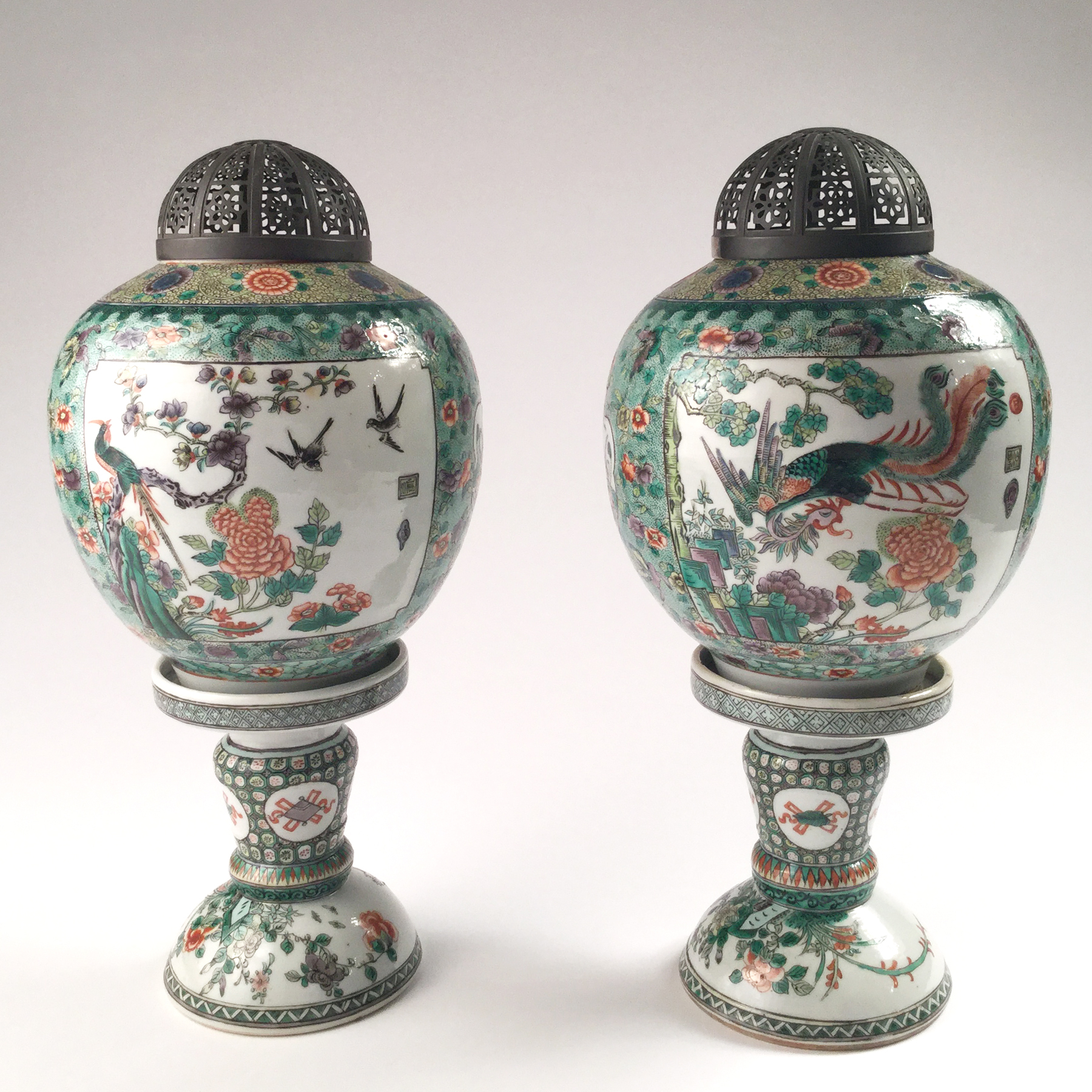 Chine, paire de lanternes en porcelaine, 19me sicle