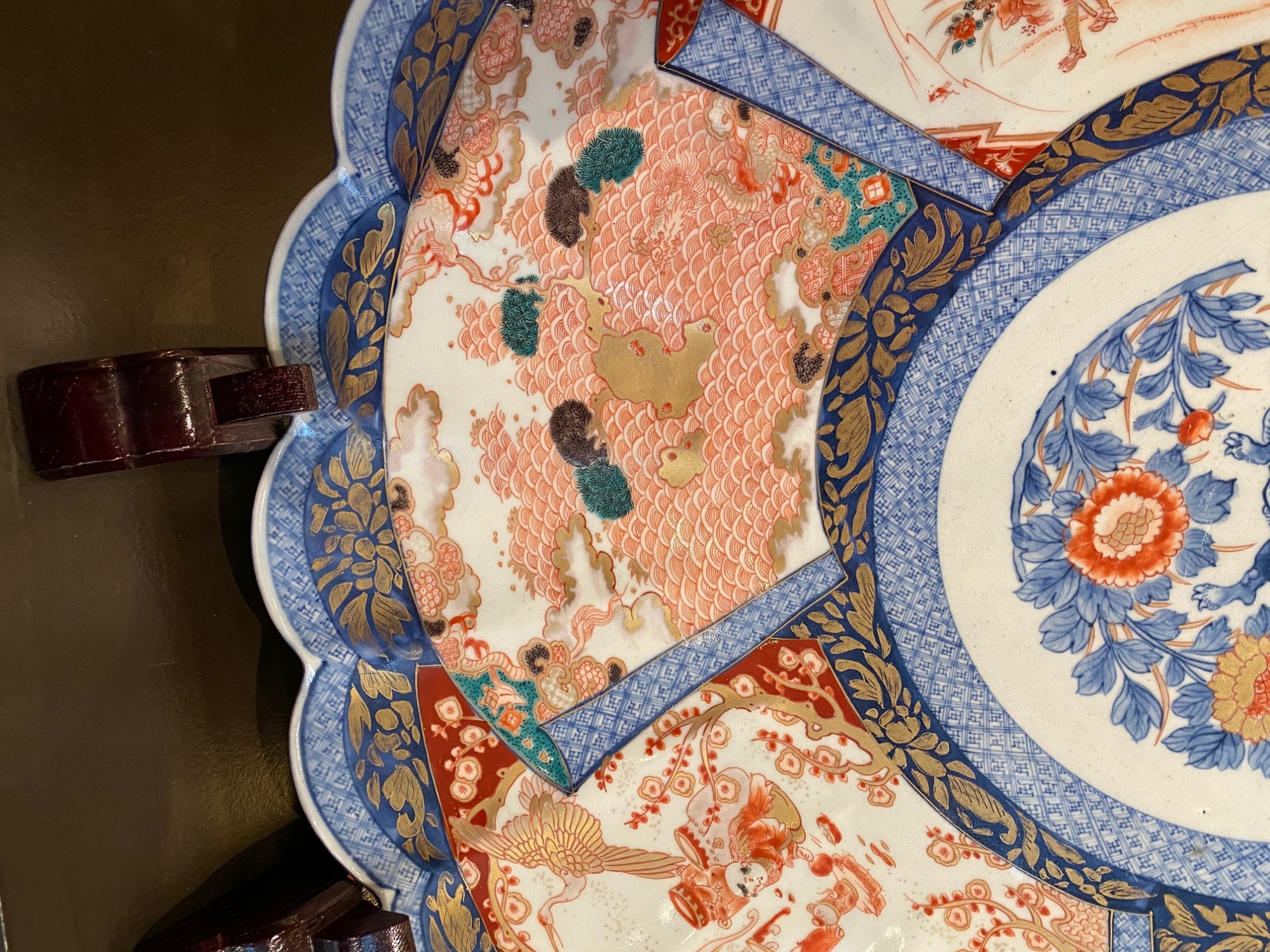 Vendu Japon, Arita, Trs Grand plat Imari, poque Meiji.