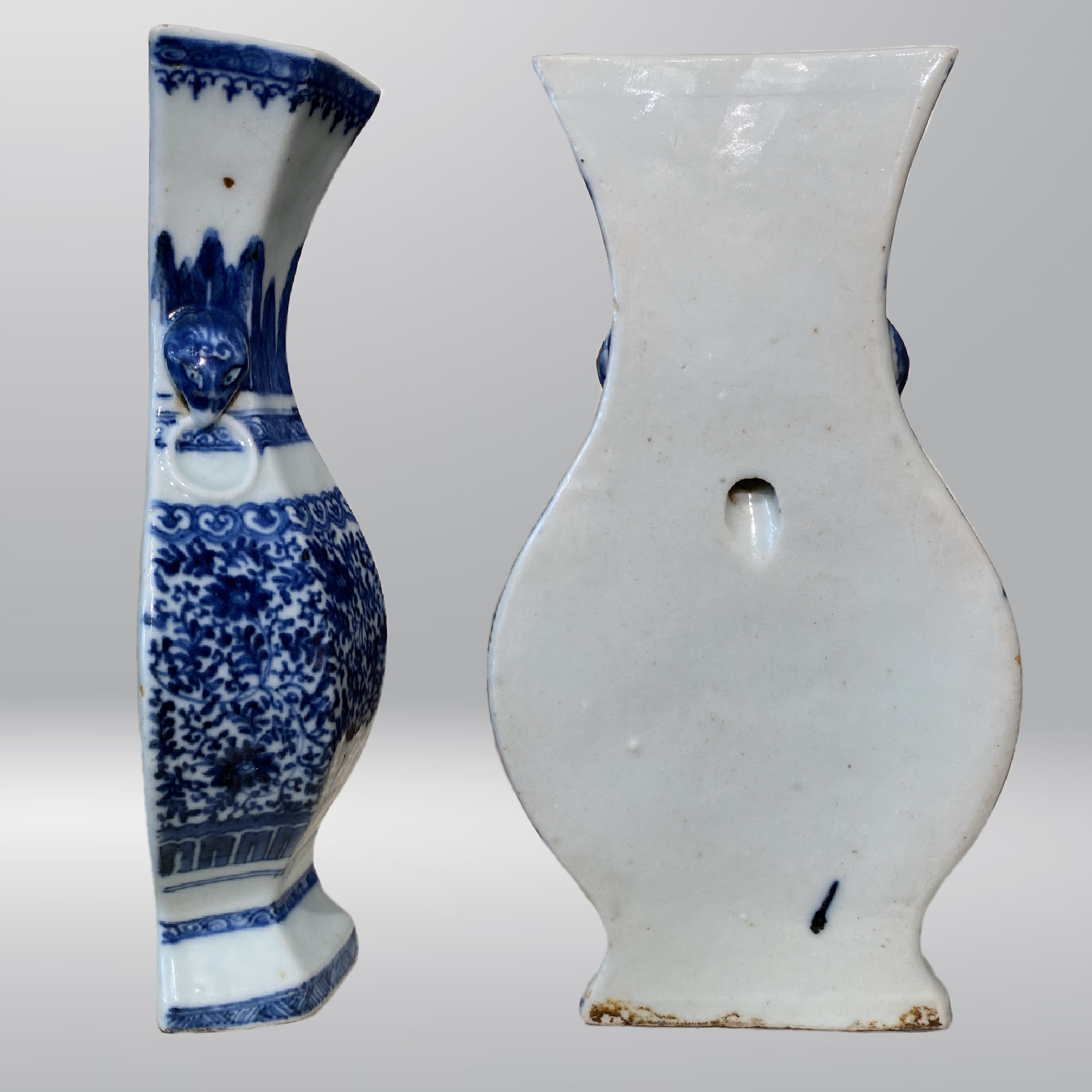 Chine, Vase mural en porcelaine, 18me sicle.