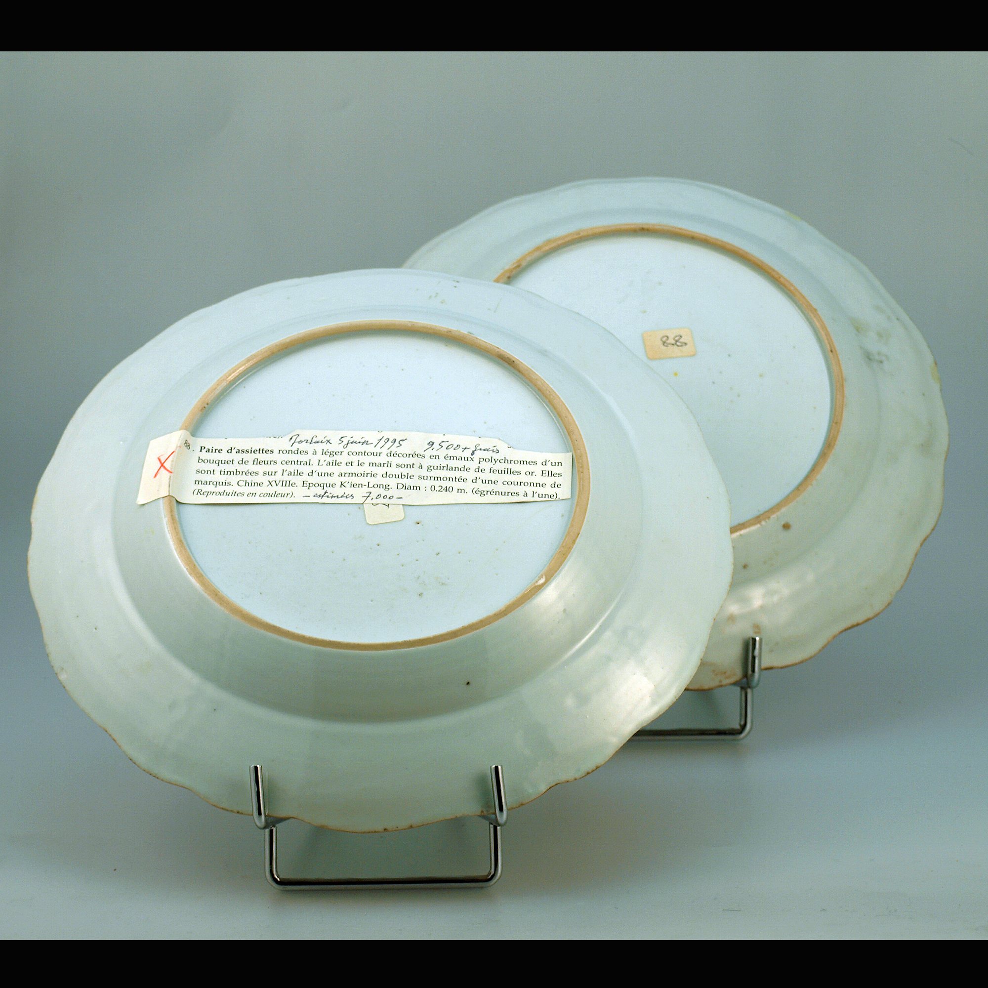 Chine, paire d'assiettes armories, 18me sicle