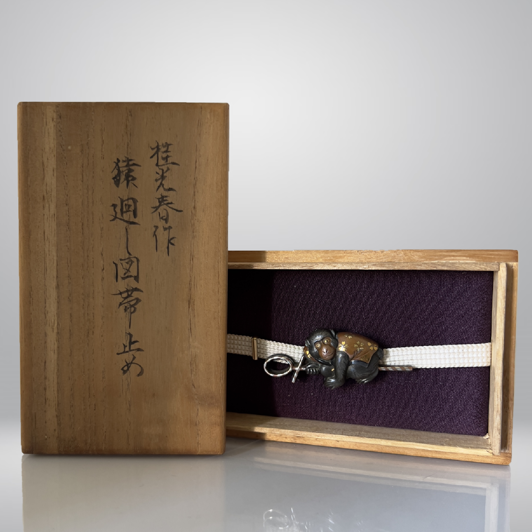 Vendu Japon, Obidome en forme de singe sur un cerceau, Katsura Mitsuharu, 1871-1962.