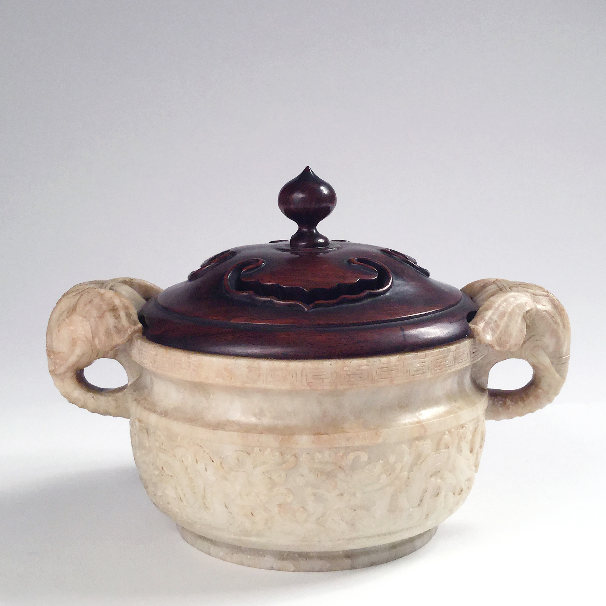 Chine, Brûle-parfum archaïsant en stéatite, Dynastie Ming
