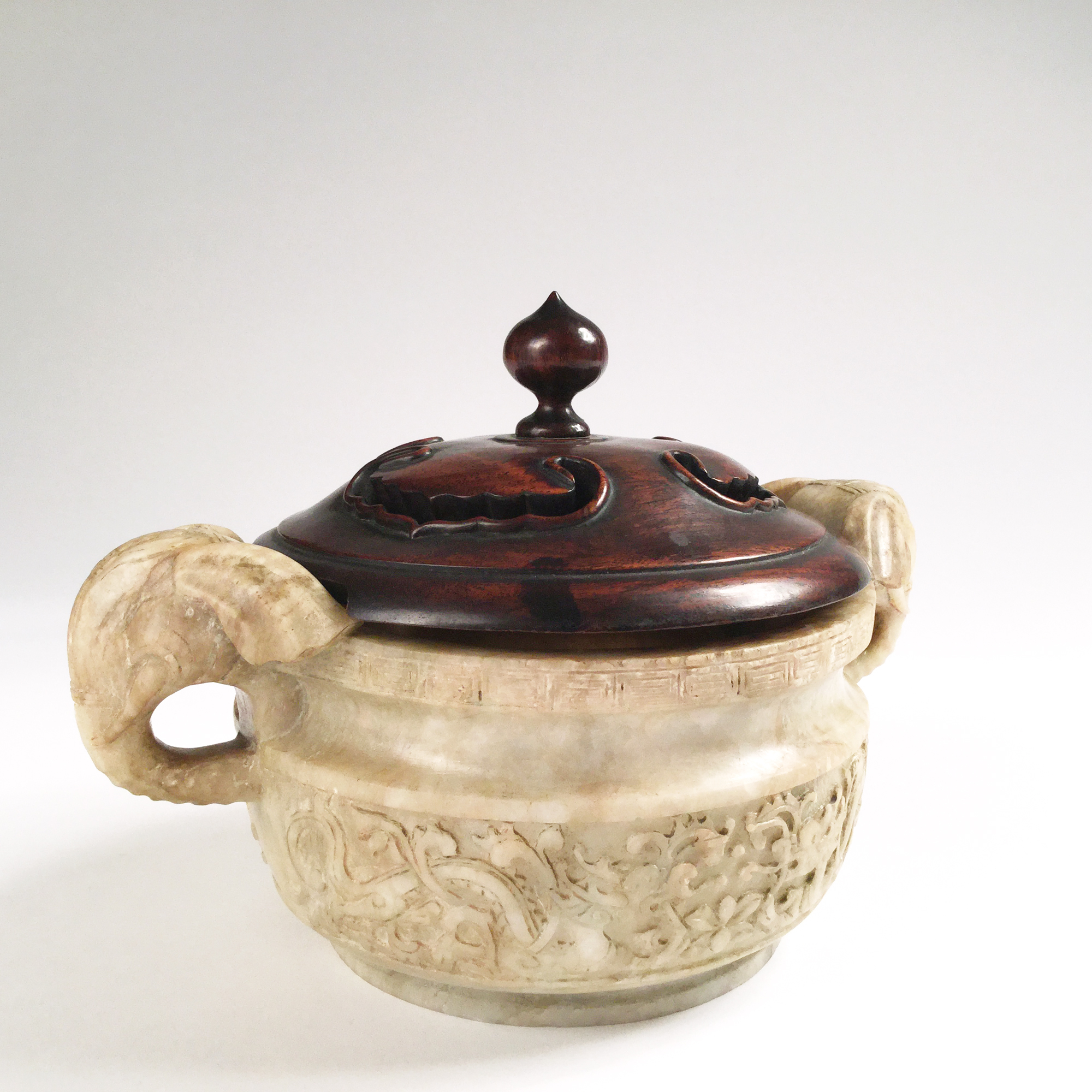 Chine, Brûle-parfum archaïsant en stéatite, Dynastie Ming
