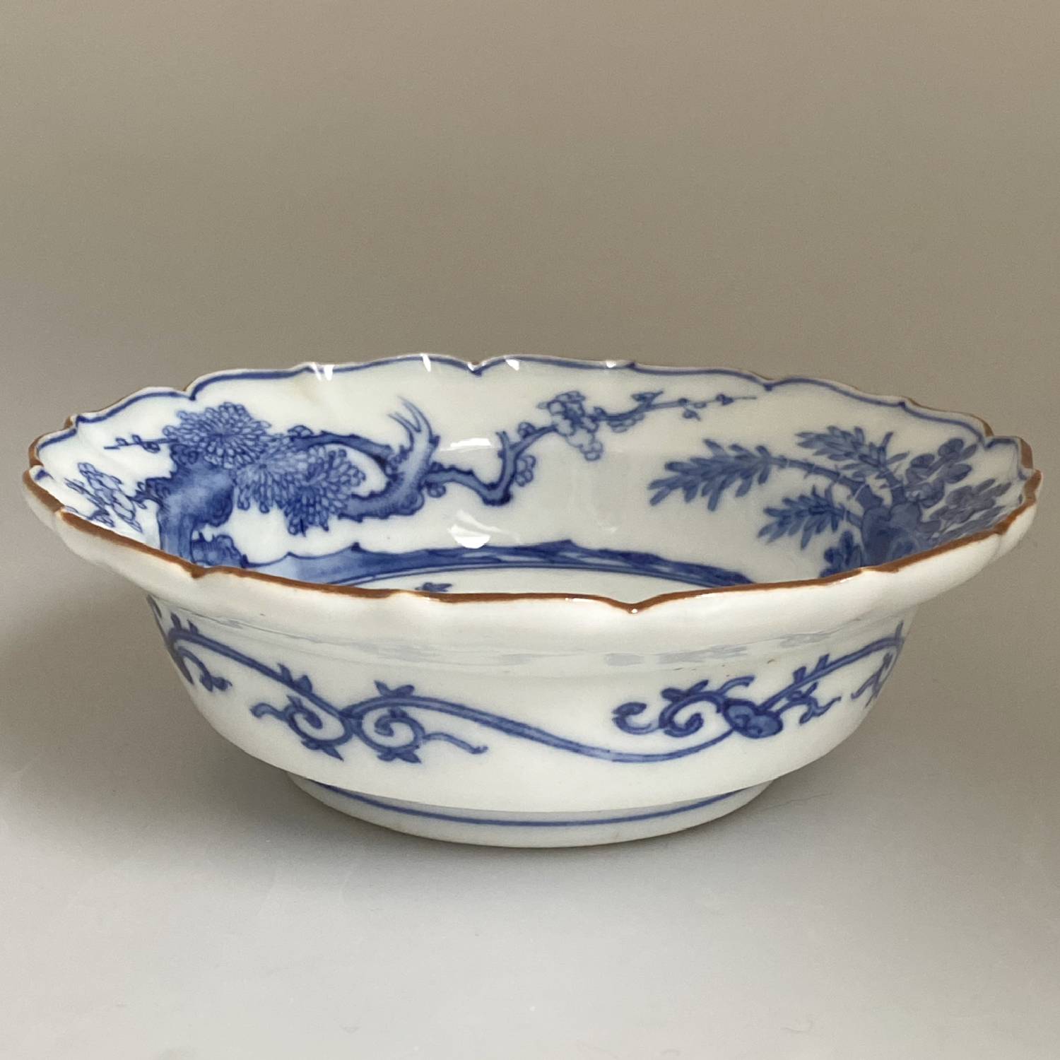 Japon, Coupe en porcelaine de Arita c.1690 - 1740