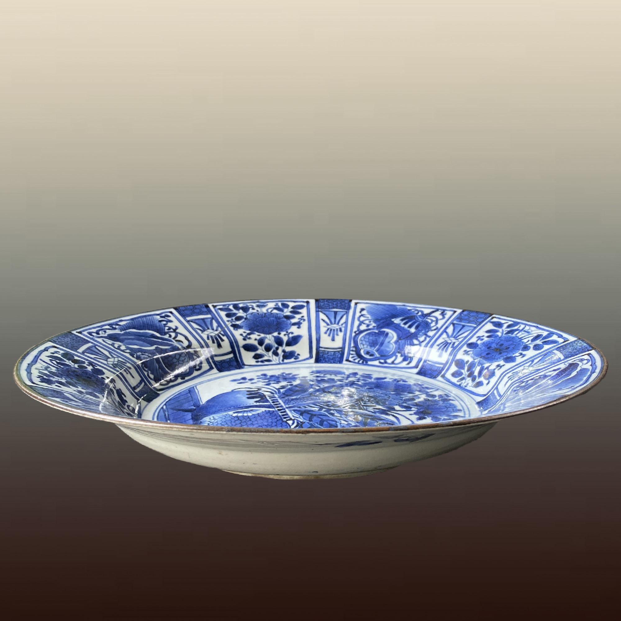 Japan, grand plat blanc, Arita, poque Edo.