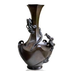 Vendu Japon, Vase en bronze à décor de dragons, époque Meiji, vers 1880