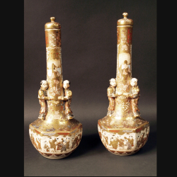 Japon, paire de vases en céramique de Satsuma, époque Meiji.