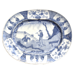 Japon, Plat en porcelaine bleu blanc, Arita, début du 18ème siècle.