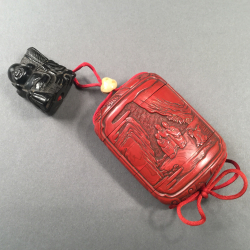 VENDU, Japon, Inro en laque rouge att à Zonsei, fin de l'époque Edo.