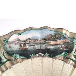 VENDU Chine, Canton, éventail avec vue de Macau, vers 1870.