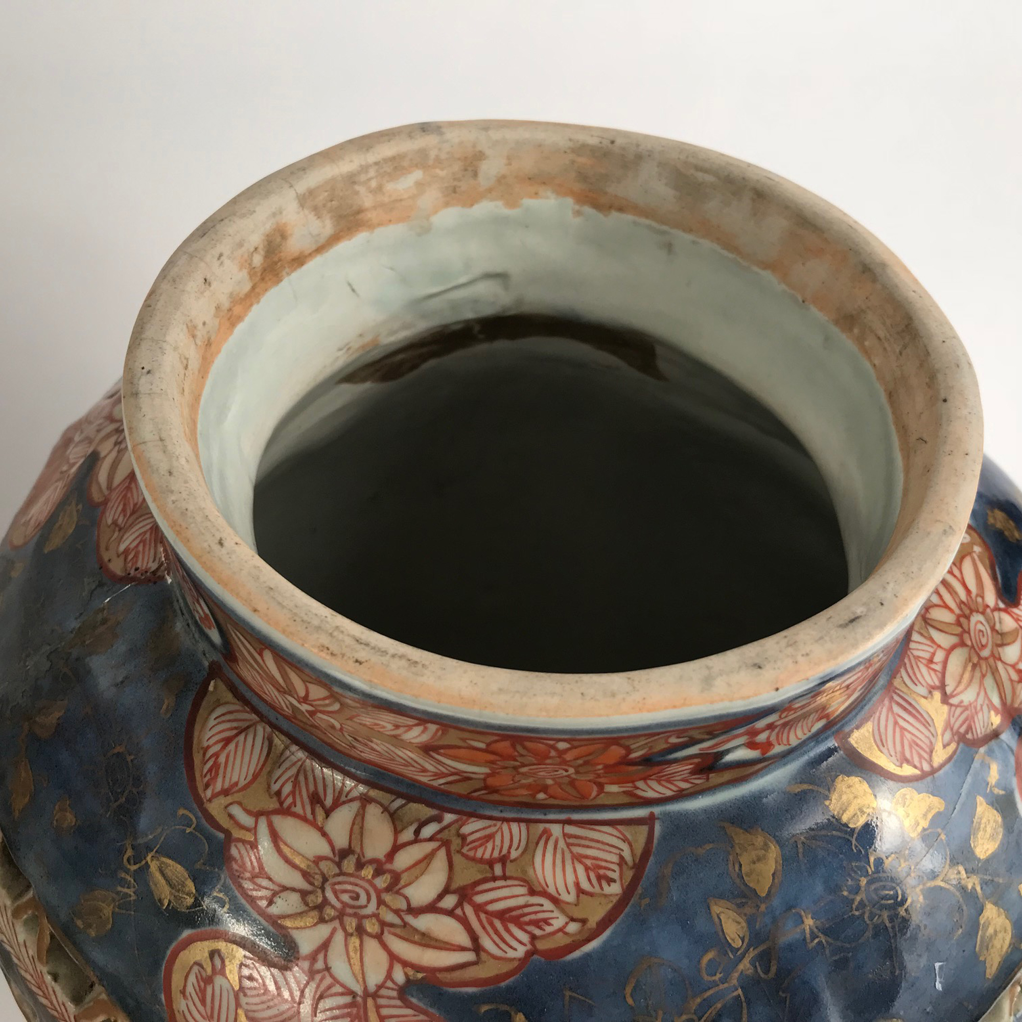Vendu/Sold Paire de vases en porcelaine d'Arita, Japon poque Edo, circa 1664-1700