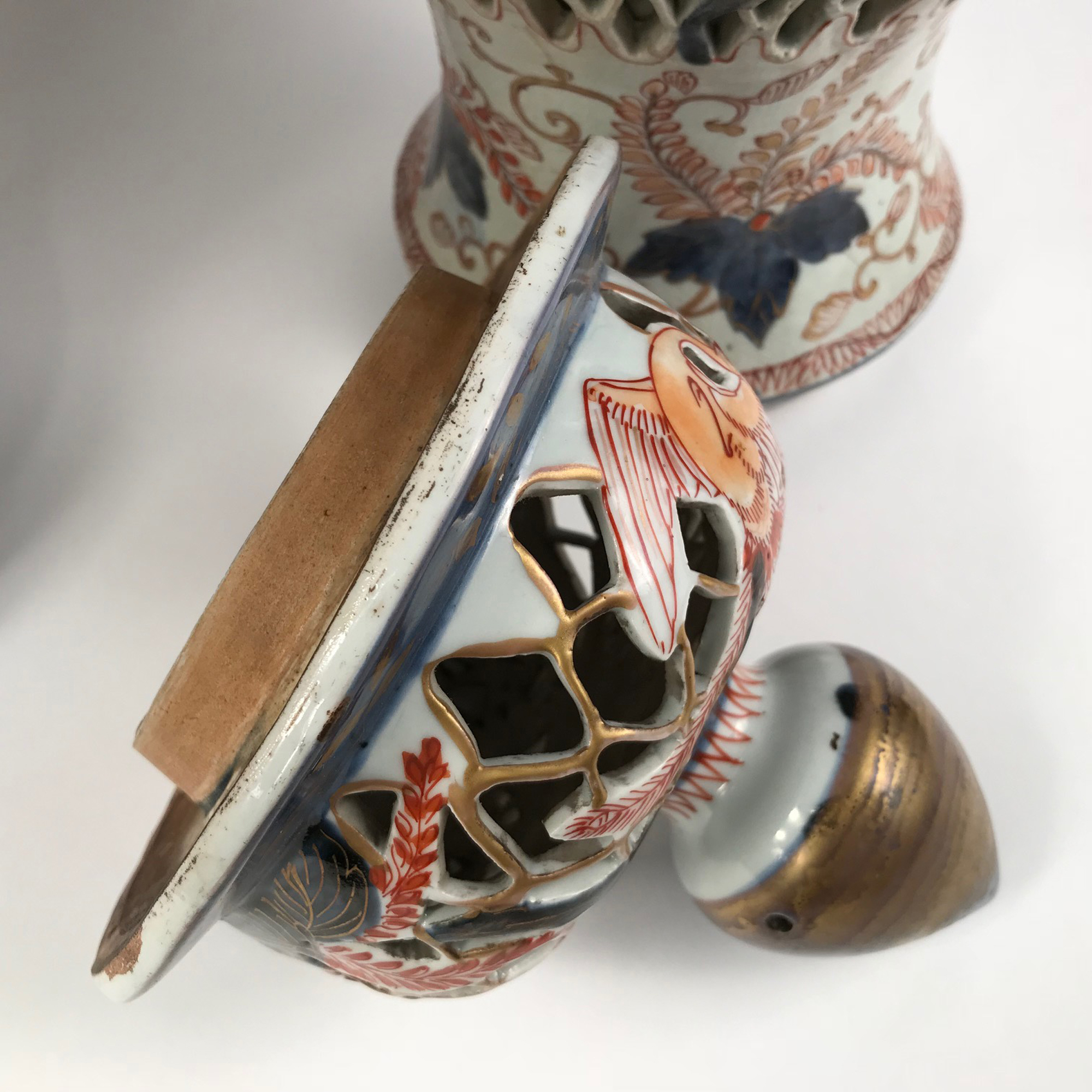 Vendu/Sold Paire de vases en porcelaine d'Arita, Japon poque Edo, circa 1664-1700