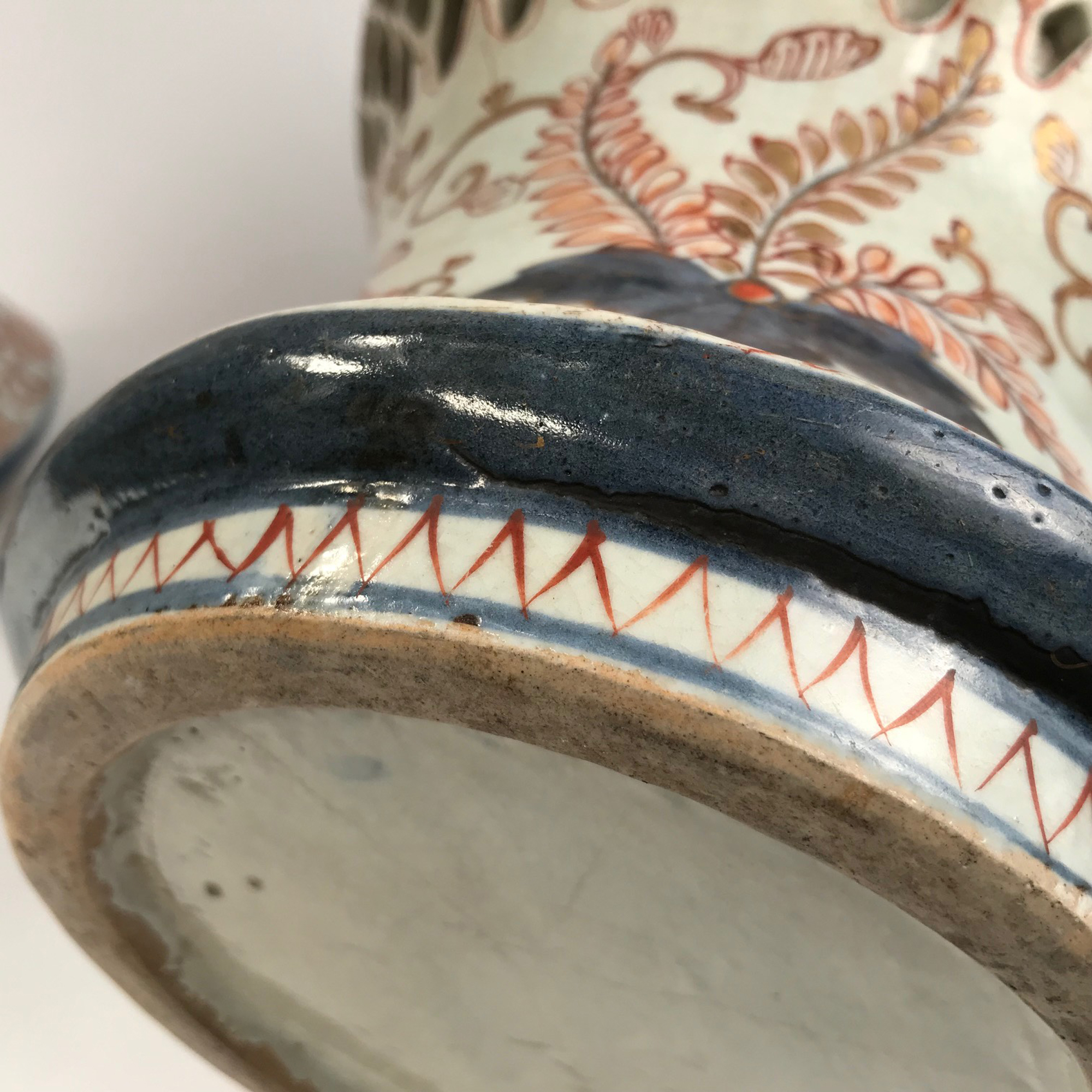 Vendu/Sold Paire de vases en porcelaine d'Arita, Japon poque Edo, circa 1664-1700