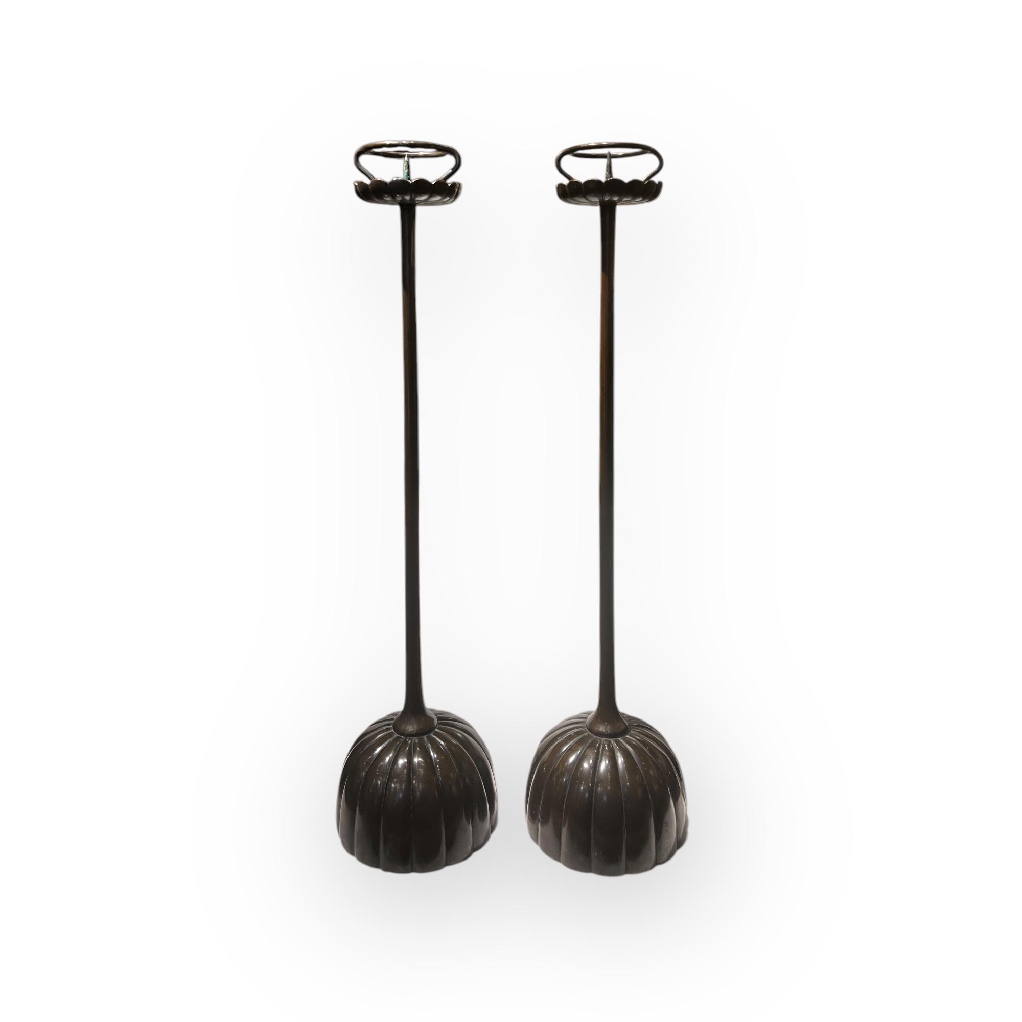 Japon, Pair de bougeoirs Shokudai en bronze, 19me sicle