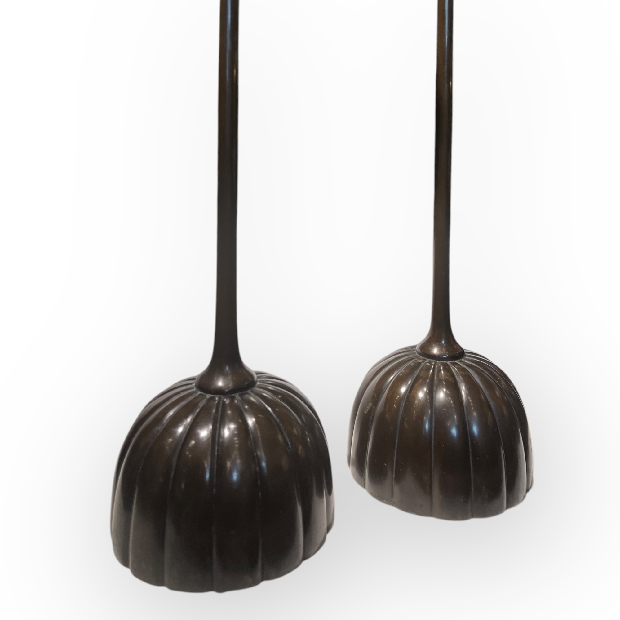 Japon, Pair de bougeoirs Shokudai en bronze, 19me sicle