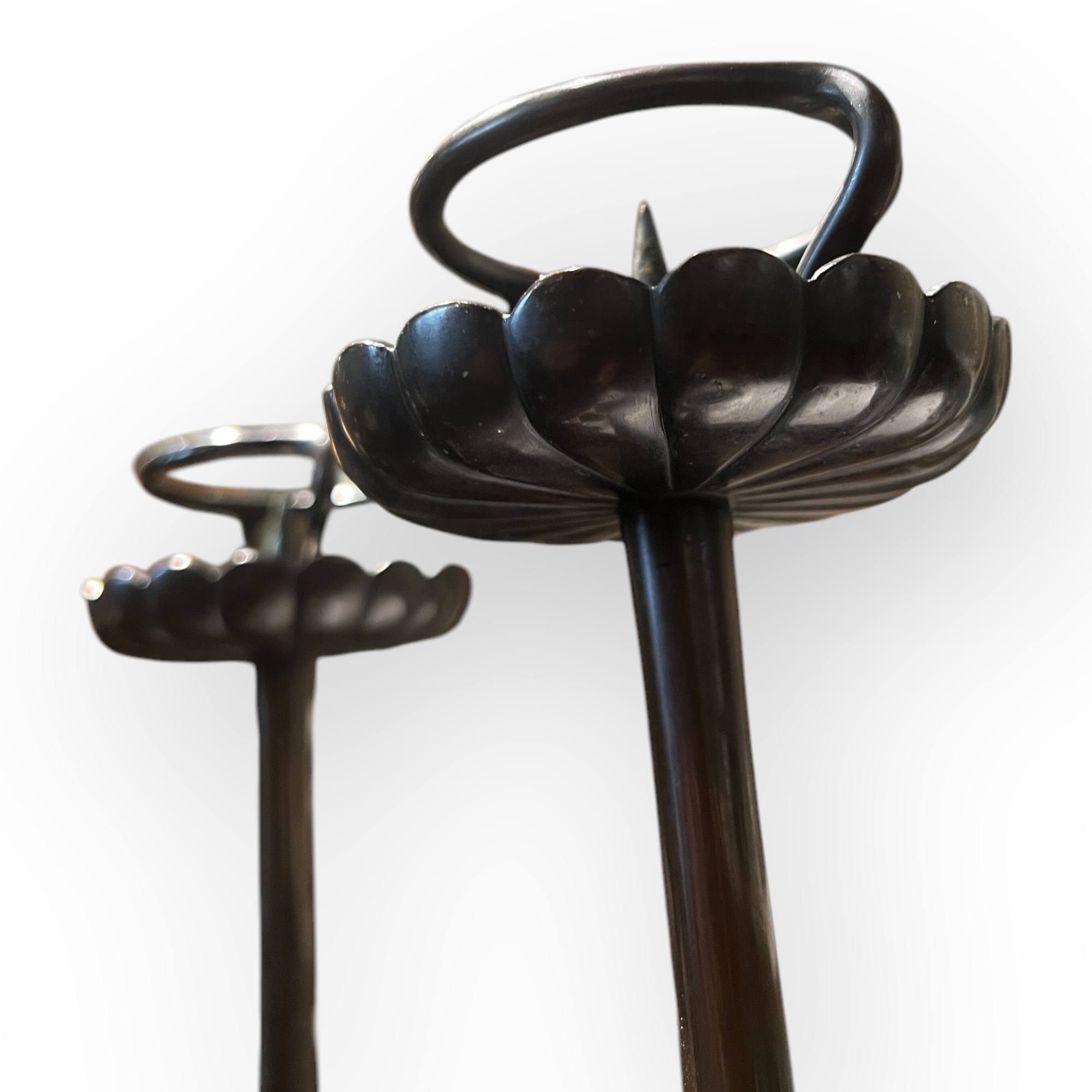 Japon, Pair de bougeoirs Shokudai en bronze, 19me sicle