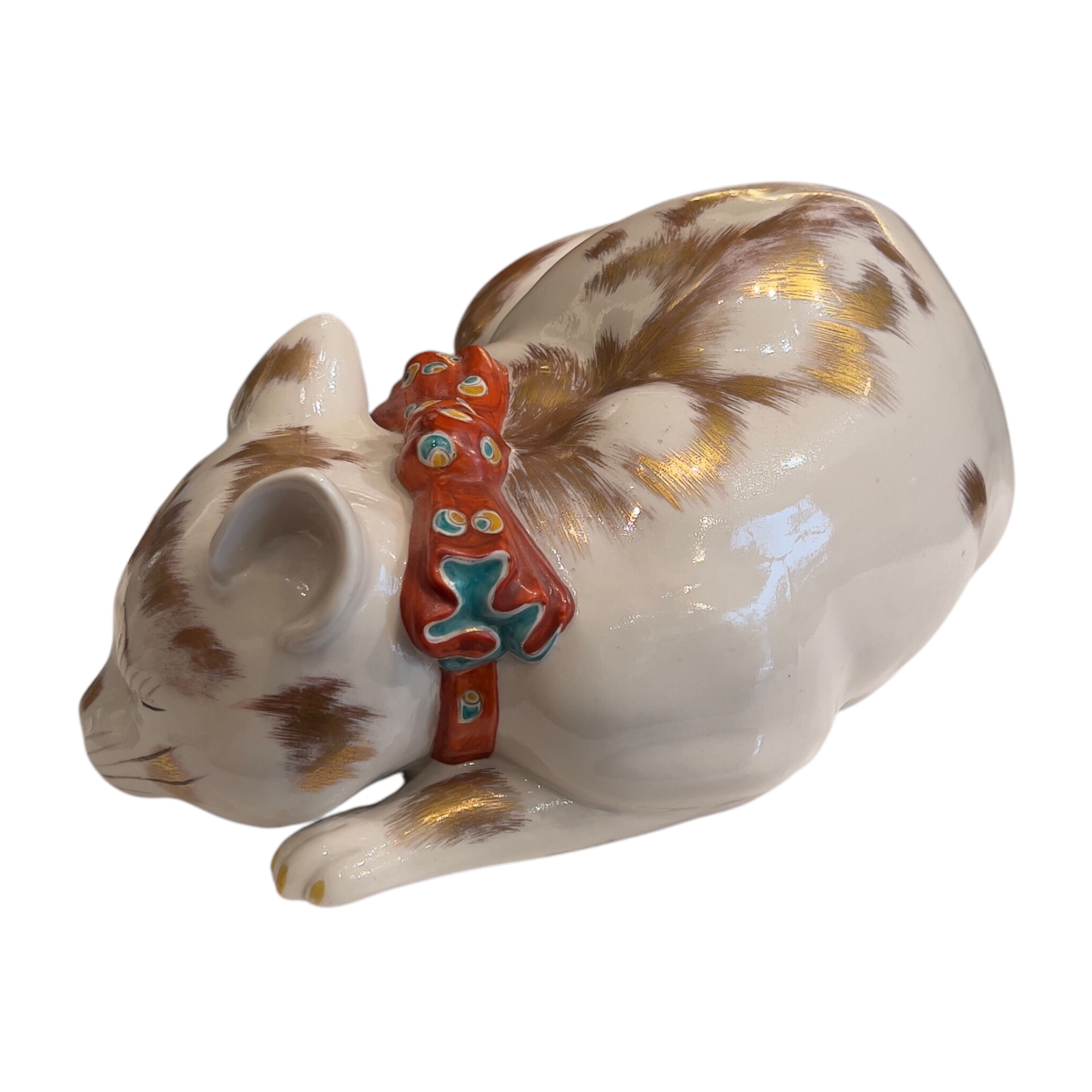 Japon, Chat endormi en porcelaine japonaise de Kutani, poque Meiji