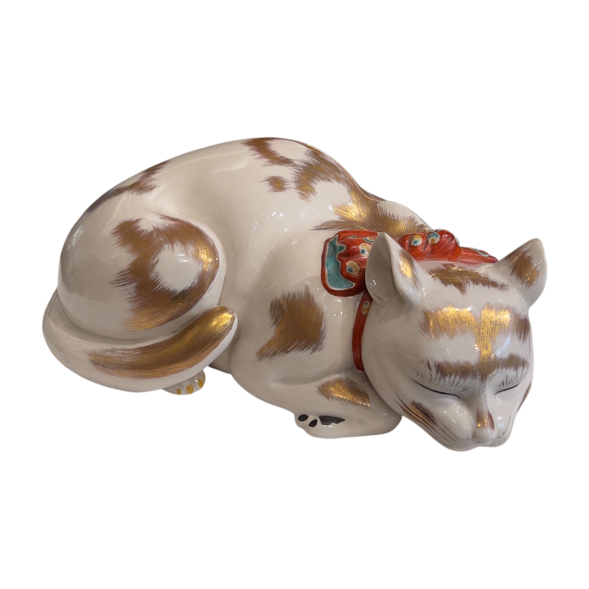 Japon, Chat endormi en porcelaine japonaise de Kutani, poque Meiji