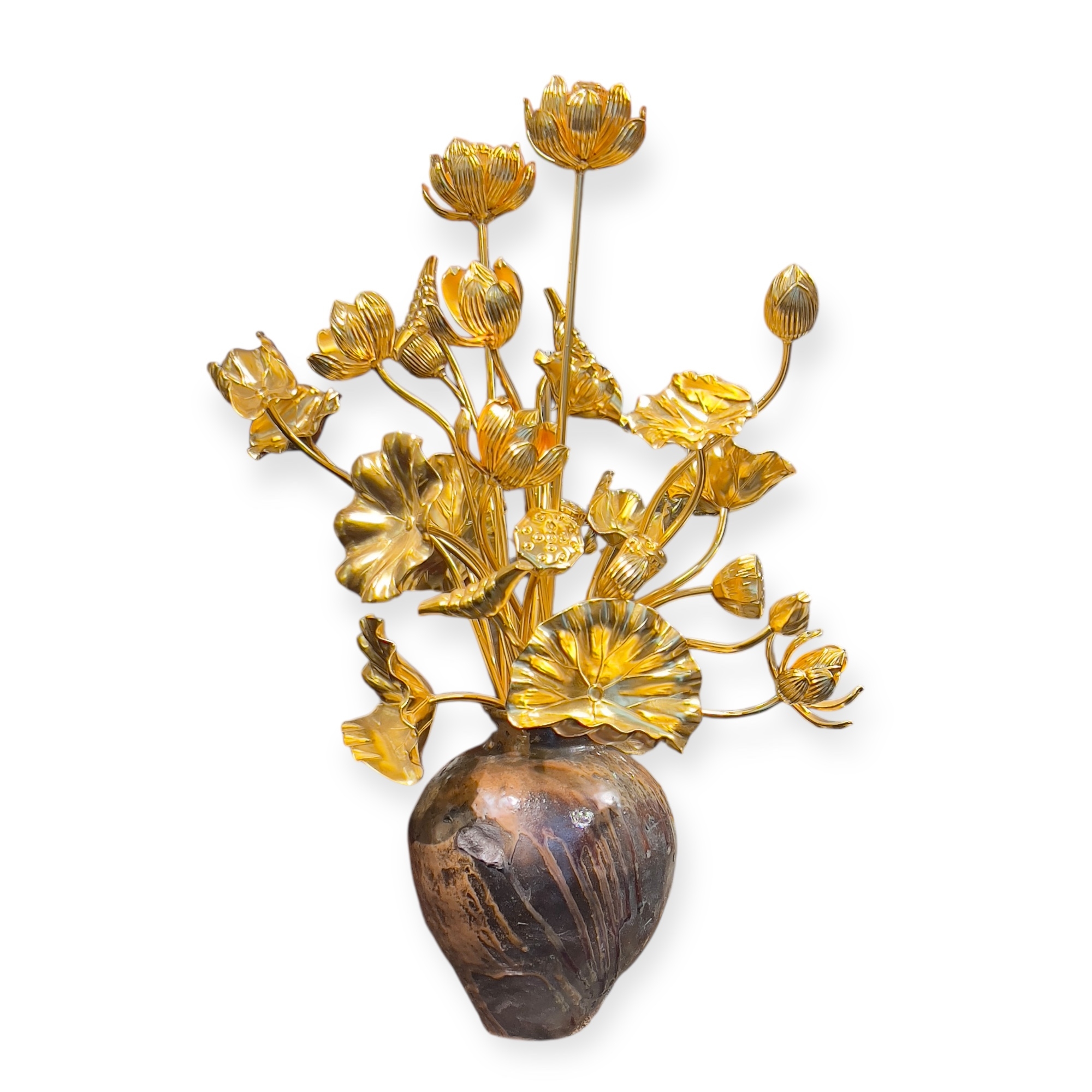 Vendu/ sold Ensemble de 26 fleurs et feuilles de lotus en bois dor, Japon, poque Showa.