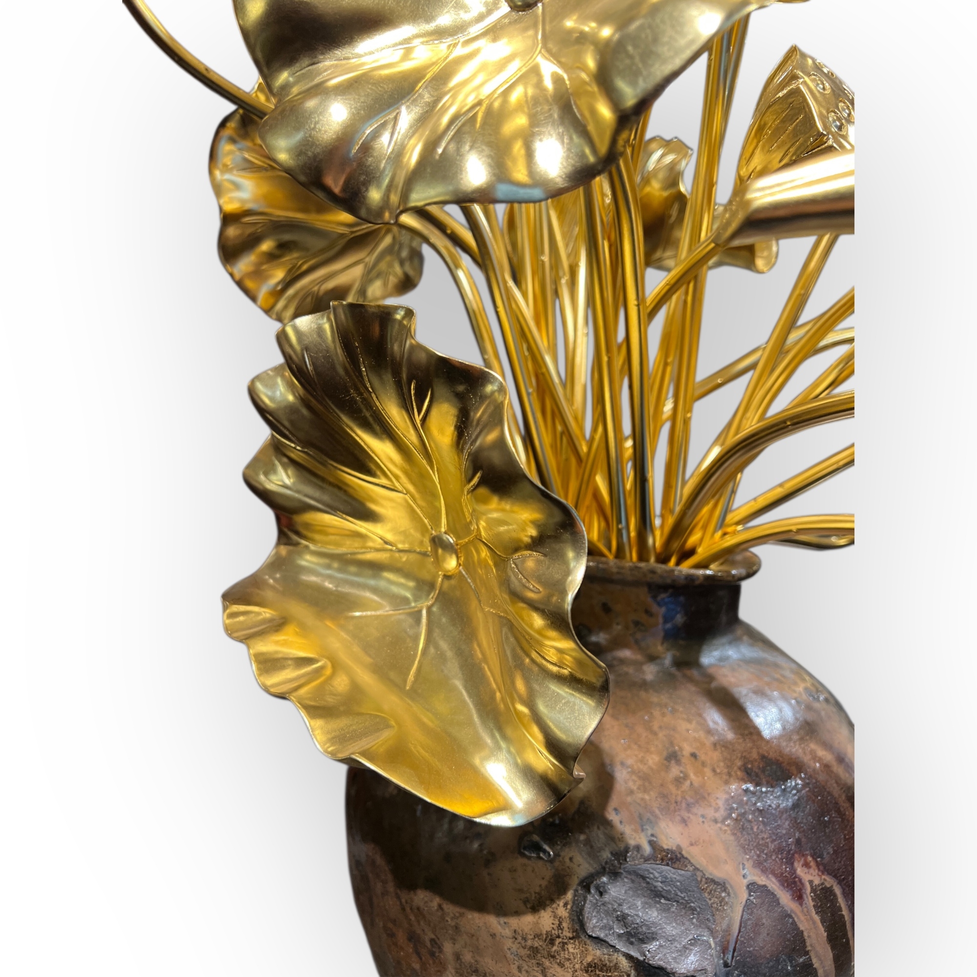Vendu/ sold Ensemble de 26 fleurs et feuilles de lotus en bois dor, Japon, poque Showa.