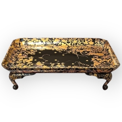 Japon, plateau en laque à décor de fleurs, fin de l’époque Meiji.