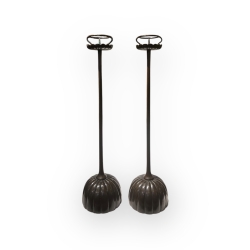 Japon, Pair de bougeoirs Shokudai en bronze, 19ème siècle