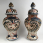 Vendu/Sold Paire de vases en porcelaine d'Arita, Japon poque Edo, circa 1664-1700